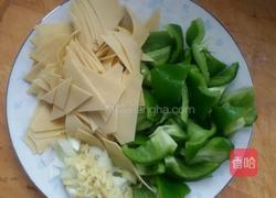 豆皮尖椒的做法图解1