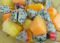海鲜水果沙拉的做法图解2
