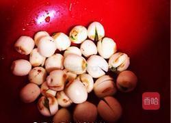 木瓜莲子银耳羹的做法图解1