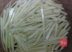 木瓜青椒肉丝配的做法图解1