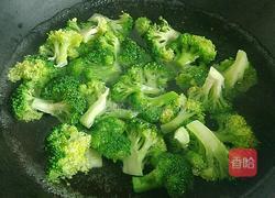 豆豉西兰花的做法图解1