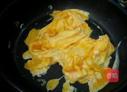 西红柿炒鸡蛋的做法图解2