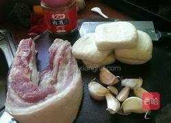 南乳焖豆腐五花肉的做法图解1