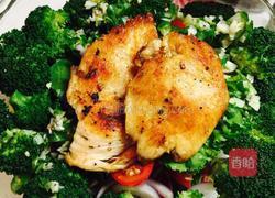 宁宁瘦身鸡肉沙拉的做法图解1