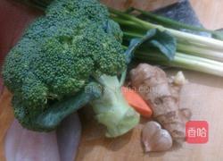 西兰花炒鲜鱿的做法图解1