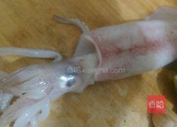 西兰花炒鲜鱿的做法图解2