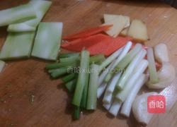 西兰花炒鲜鱿的做法图解3