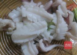 西兰花炒鲜鱿的做法图解7