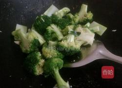 西兰花炒鲜鱿的做法图解8