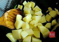 土豆炖南瓜的做法图解2