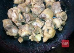姜葱土豆焖鸡腿的做法图解2
