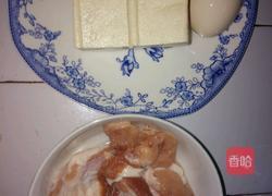肉末菜豆腐(想要好看,可以炒点辣椒油淋上去)的做法图解1