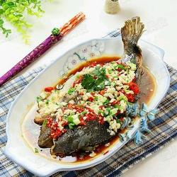 剁椒蒸海参斑鱼的做法[图]