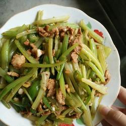 西芹炒肉丝的做法[图]