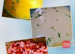 火腿肠鸡蛋饼的做法图解1