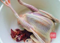 鸽子蘑菇汤的做法图解1