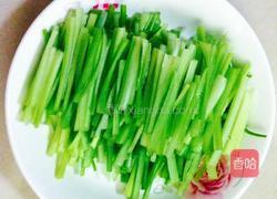 芹菜炒豆干的做法图解1