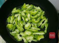 凉瓜炒腊肉的做法图解5