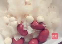 银耳莲子羹的做法图解2