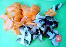 香菇胡萝卜炒肉的做法图解5