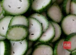 丝瓜炒鸡蛋的做法图解1