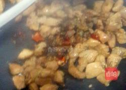 芹菜萝卜炒鸡丁。的做法图解8