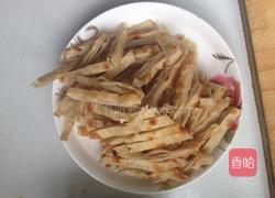 土豆炒油饼的做法图解1