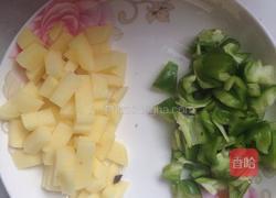 土豆炒油饼的做法图解2