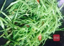 Illustration of how to make stir-fried sword beans 4