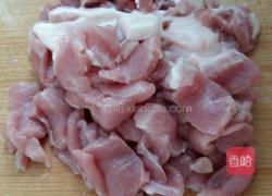 芹菜黑木耳胡萝卜炒肉的做法图解3