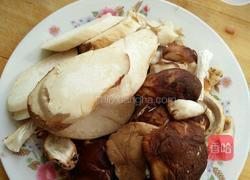 鲜菇红枣鸡汤的做法图解3