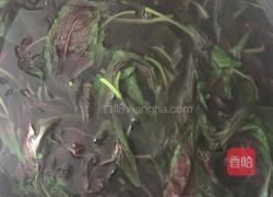 减肥午餐，玉米和苋菜炒鸡蛋的做法图解2