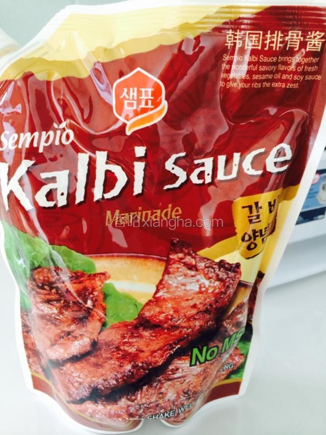 这个在超市买的 韩国料理酱料感觉还不错哦 就买来试试