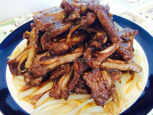最后把牛肉到在上面！