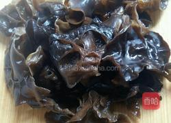 青瓜黑木耳炒瘦肉的做法图解1