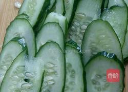 青瓜黑木耳炒瘦肉的做法图解2