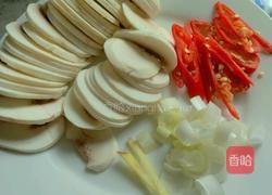 芹菜肉片炒圆菇的做法图解2