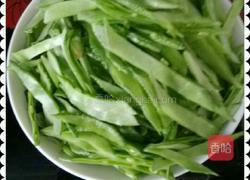 犍孑肉炒扁豆角的做法图解1