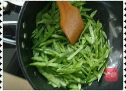 犍孑肉炒扁豆角的做法图解4