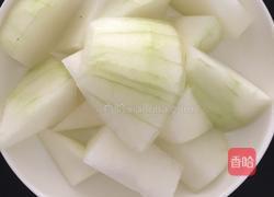 冬瓜薏米骨头汤的做法图解1