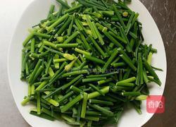 肉炒韭菜梗的做法图解1
