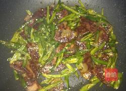 川味香肠炒辣椒的做法图解9