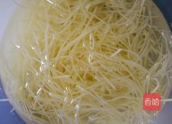 青椒脆炒土豆丝的做法图解1