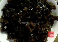 木耳炒鸡蛋的做法图解1