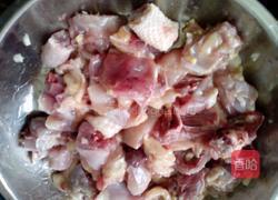 磨菇焖鸡肉的做法图解1