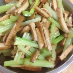 芹菜炒豆干的做法[图]