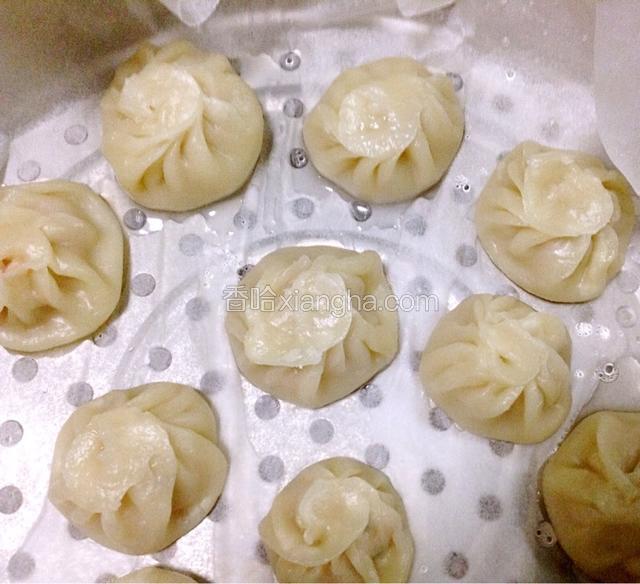 蒸熟。开锅八分钟，焖十分钟，就熟了。