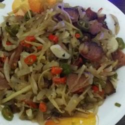 酸辣萝卜丝炒腊肉的做法[图]