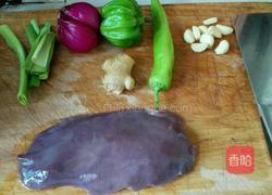 葱爆猪肝的做法图解1