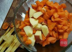 胡萝卜苹果汁的做法图解2